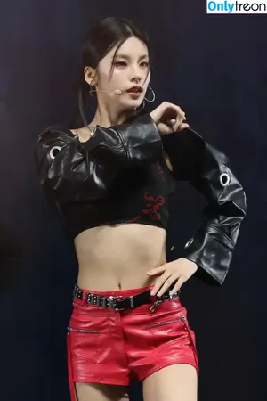 Yeji / Hwang Ye-ji / ITZY (예지 / yezyizhere nude photo #0096