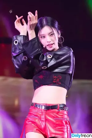 Yeji / Hwang Ye-ji / ITZY (예지 / yezyizhere nude photo #0098