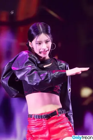 Yeji / Hwang Ye-ji / ITZY (예지 / yezyizhere nude photo #0099