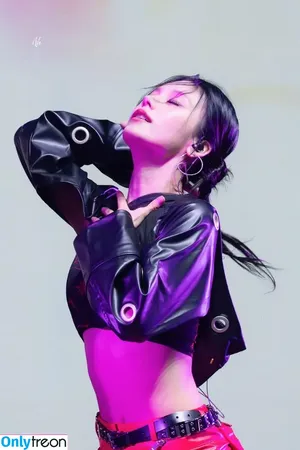 Yeji / Hwang Ye-ji / ITZY (예지 / yezyizhere nude photo #0100