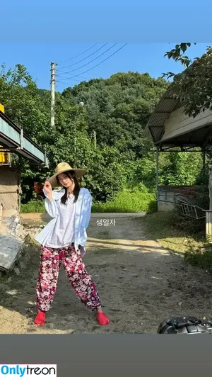 Yeji / Hwang Ye-ji / ITZY (예지 / yezyizhere nude photo #0130