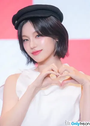 Yeji / Hwang Ye-ji / ITZY (예지 / yezyizhere nude photo #0151