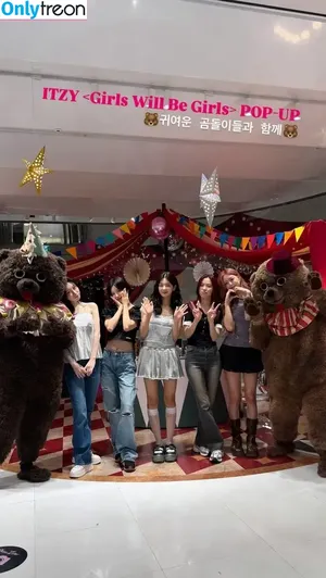 Yeji / Hwang Ye-ji / ITZY (예지 / yezyizhere nude photo #0157