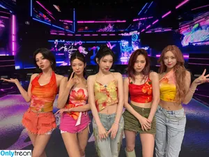 Yeji / Hwang Ye-ji / ITZY (예지 / yezyizhere nude photo #0170