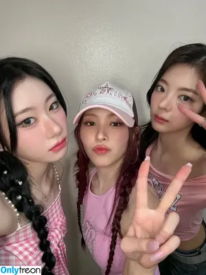 Yeji / Hwang Ye-ji / ITZY (예지 / yezyizhere nude photo #0181