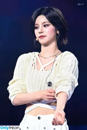 Yeji / Hwang Ye-ji / ITZY (예지 / yezyizhere nude photo #0196