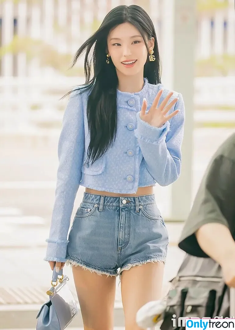 Yeji nude photo #0014 (Hwang Ye-ji / ITZY (예지 / yezyizhere)