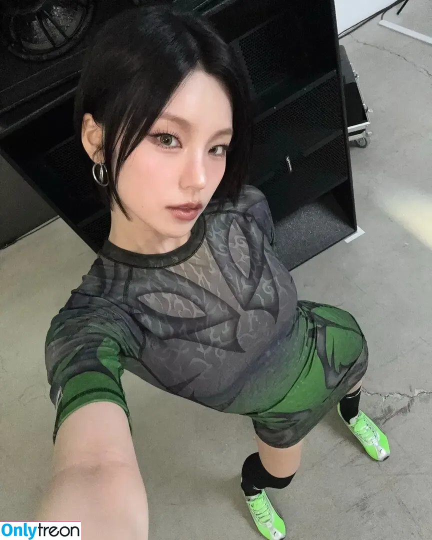 Yeji nude photo #0117 (Hwang Ye-ji / ITZY (예지 / yezyizhere)