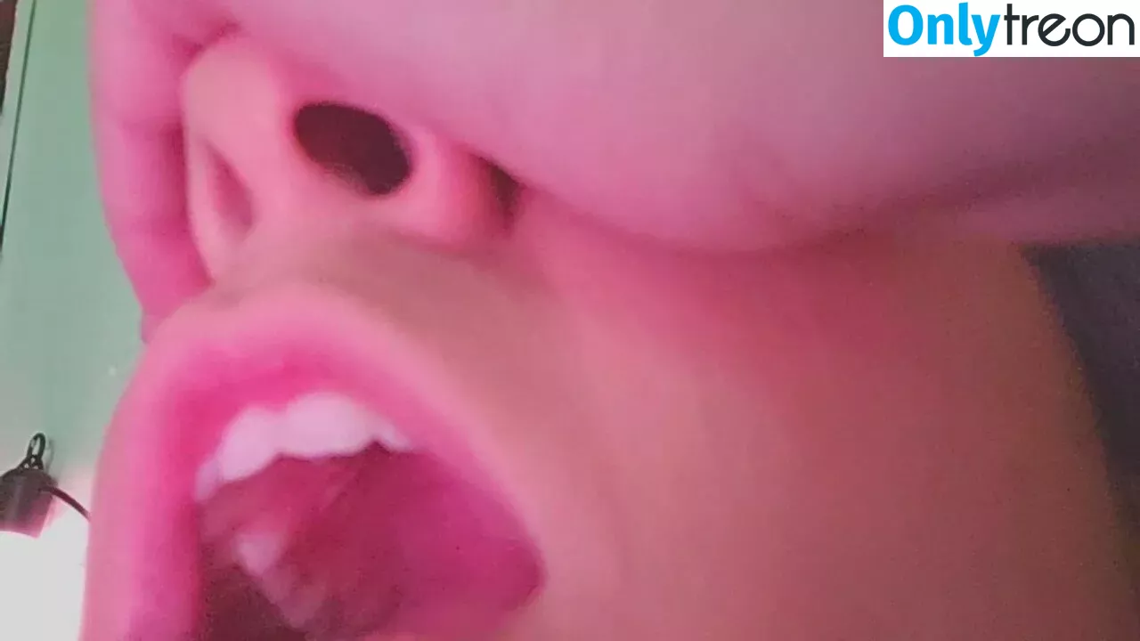 Yellowspoongirl nude photo #0050 (Yellowspoongirl)