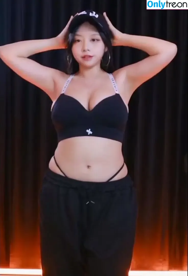 Yeo_ul nude photo #0037 (yeo._.ul2 / 해까닥여울이)
