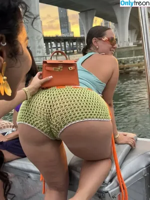 Yesjulz nude photo #0782