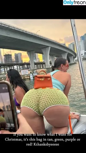 Yesjulz nude photo #0783