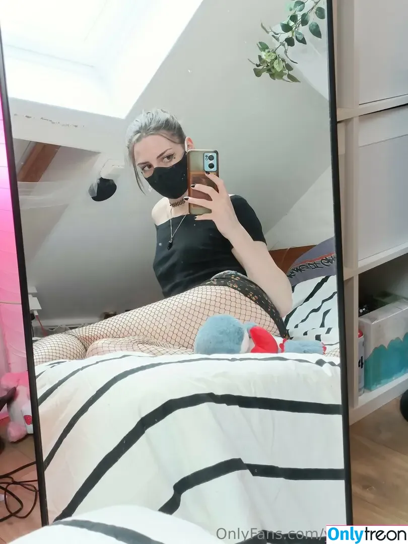 yona.mlem nude photo #0183 (ypol.eban.7)