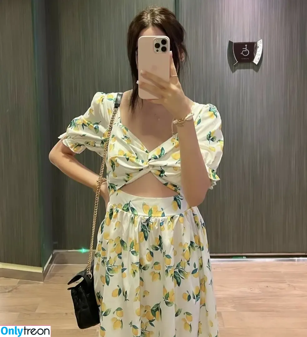 Yoona French Streamer nude photo #0014 (yoona_megami)