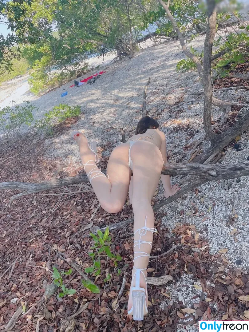 yor.uwu nude photo #0654 (gimme.your.uwu)