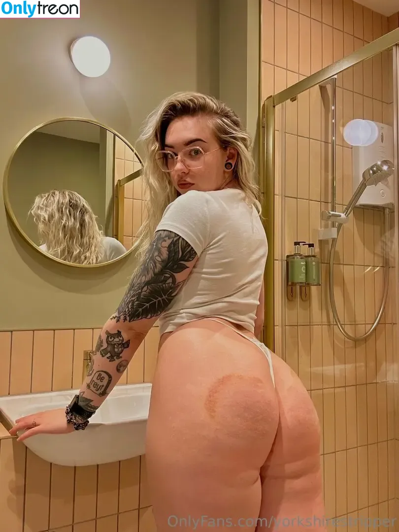 Yorkshirestripper nude photo #0036 (Yorkshirestripper)