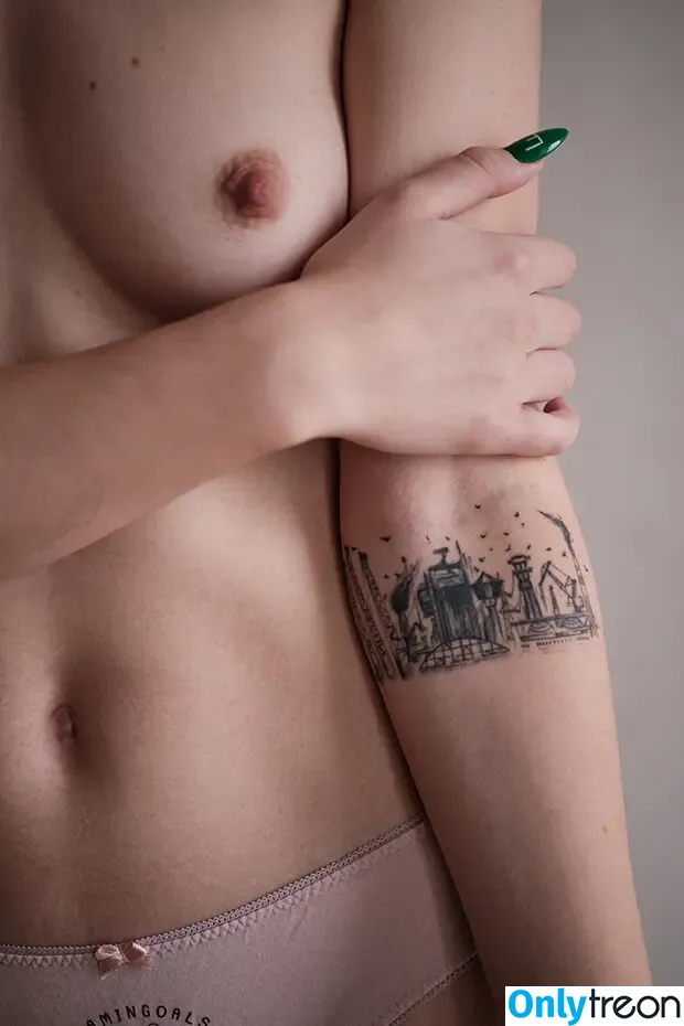 young_and_b nude photo #0002 (hochuhratysya / young_and_b1)