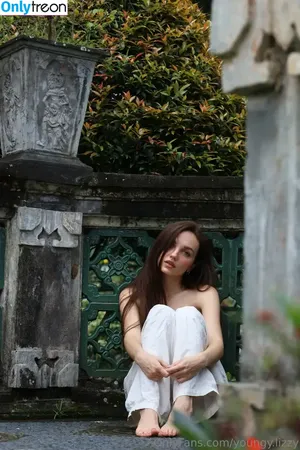 youngy.lizzy / Lizzy Youngy / lizz_youngy nude photo #0363