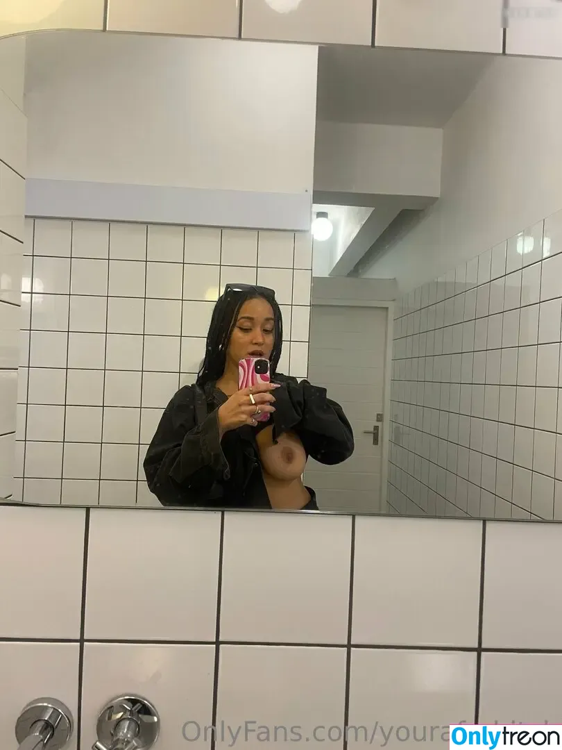 YourAfroBitch nude photo #0717 (Meleessa / melissabarreram / thatafrobitch)