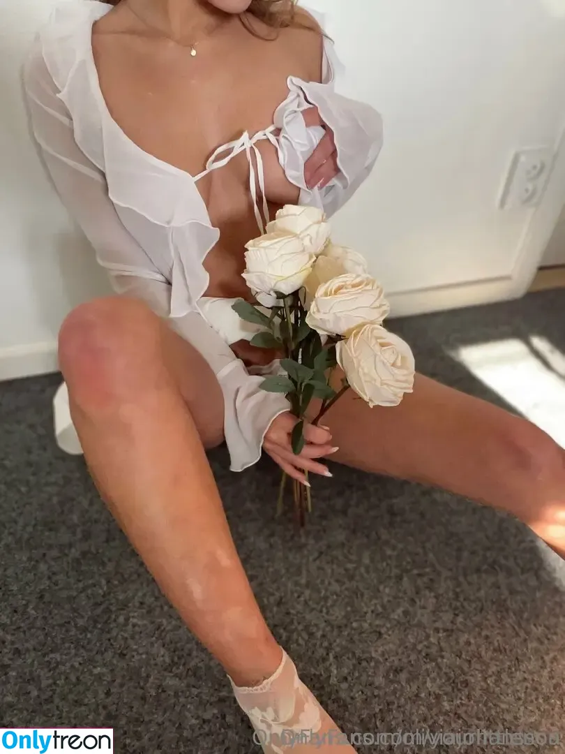 yourlittlenoa nude photo #0221 (thelittlelunaa)