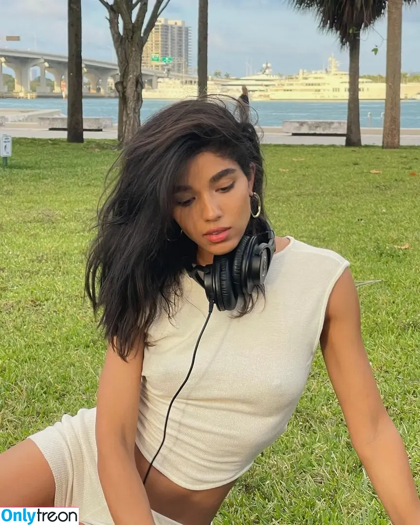 Yovanna Ventura nude photo #0933 (Yoventura / whoisyoventura)