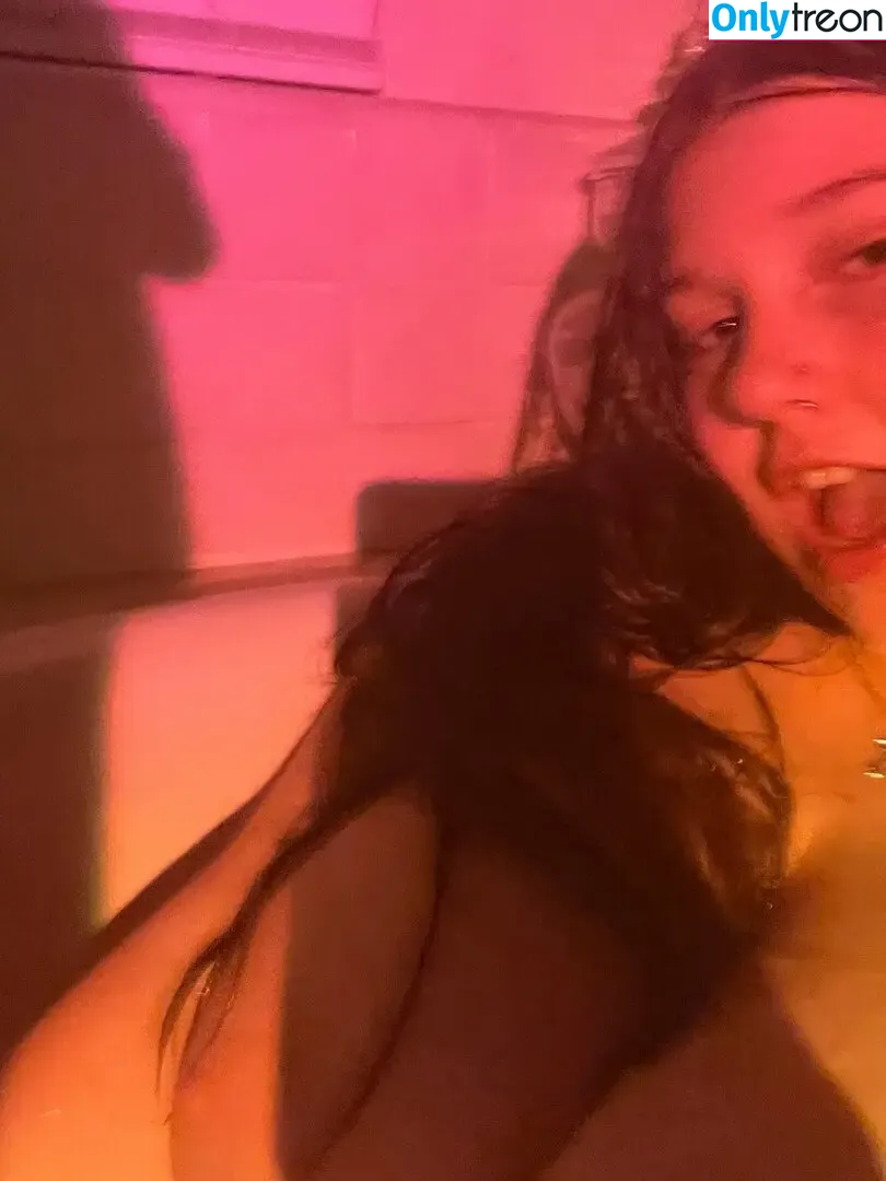 yrbigboobgf nude photo #0014 (itsjenwarnes)