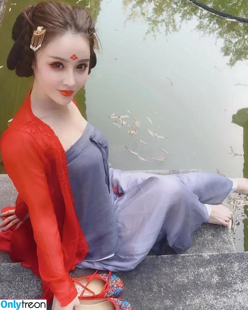 Yuan Herong nude photo #0825 (yuanherong.1229)