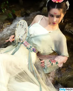 Yuan Herong / yuanherong.1229 nude photo #1303