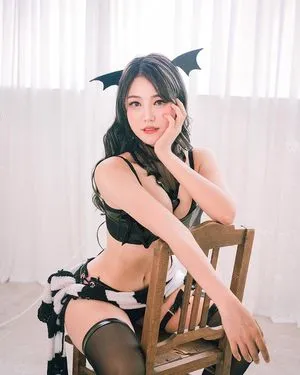Yuggie_TV / YuggieTV nude photo #0034