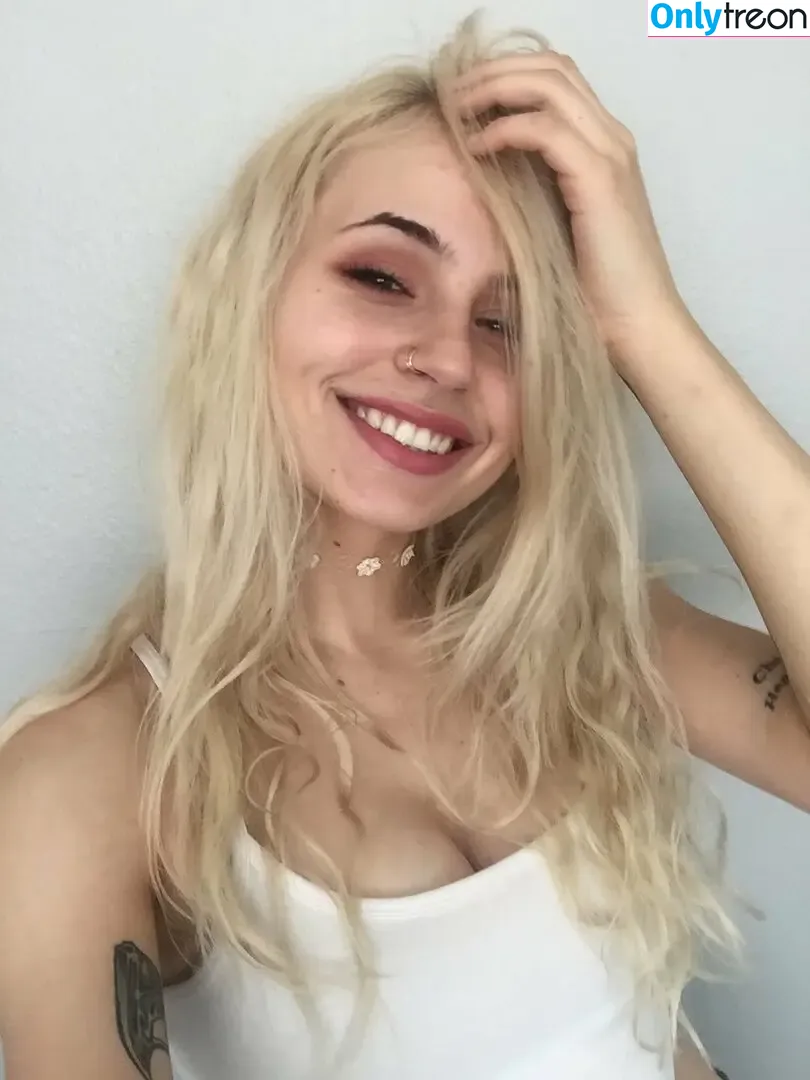 YungMallory nude photo #0014 (join / thahero / yung_mallory)
