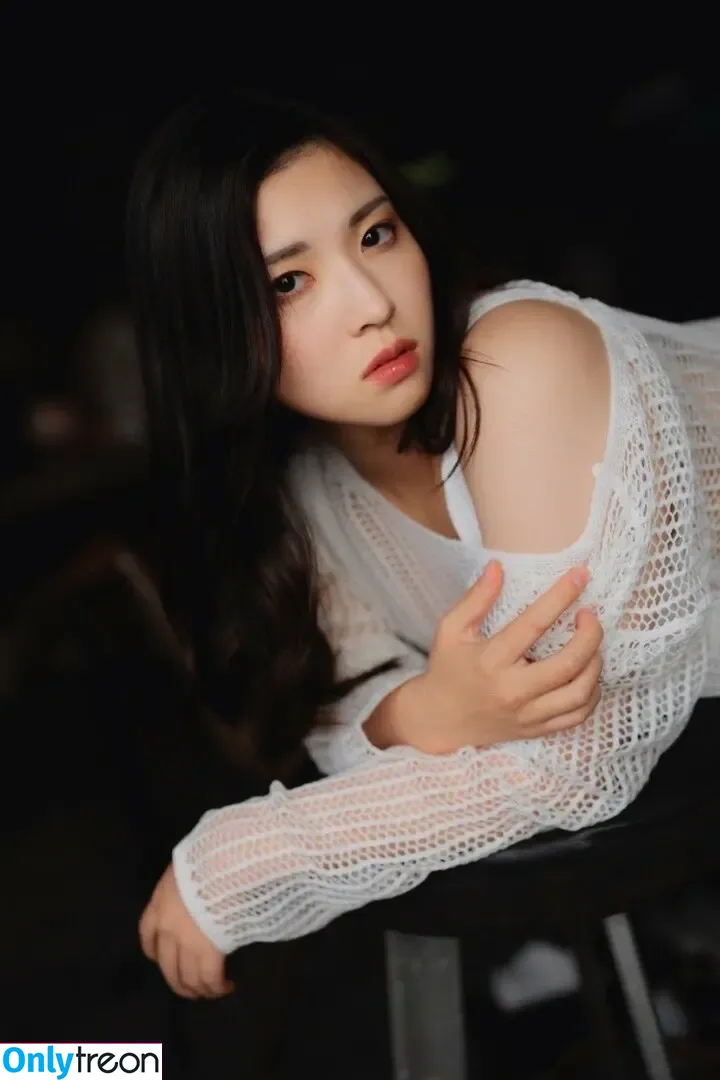 Yuu Sasamoto nude photo #0003 (yuuu1116ura)