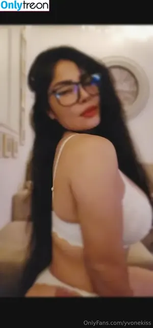 yvonekiss / yvonewee nude photo #0004