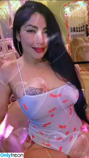 yvonekiss / yvonewee nude photo #0020