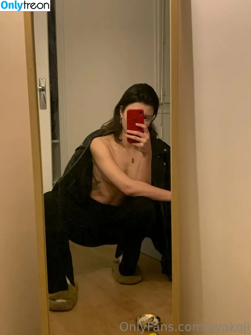 yyakoji nude photo #0015 (yyakoji)