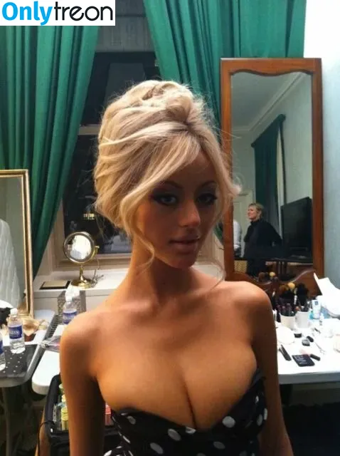 Zahia Dehar nude photo #0091 (zahiaofficiel)