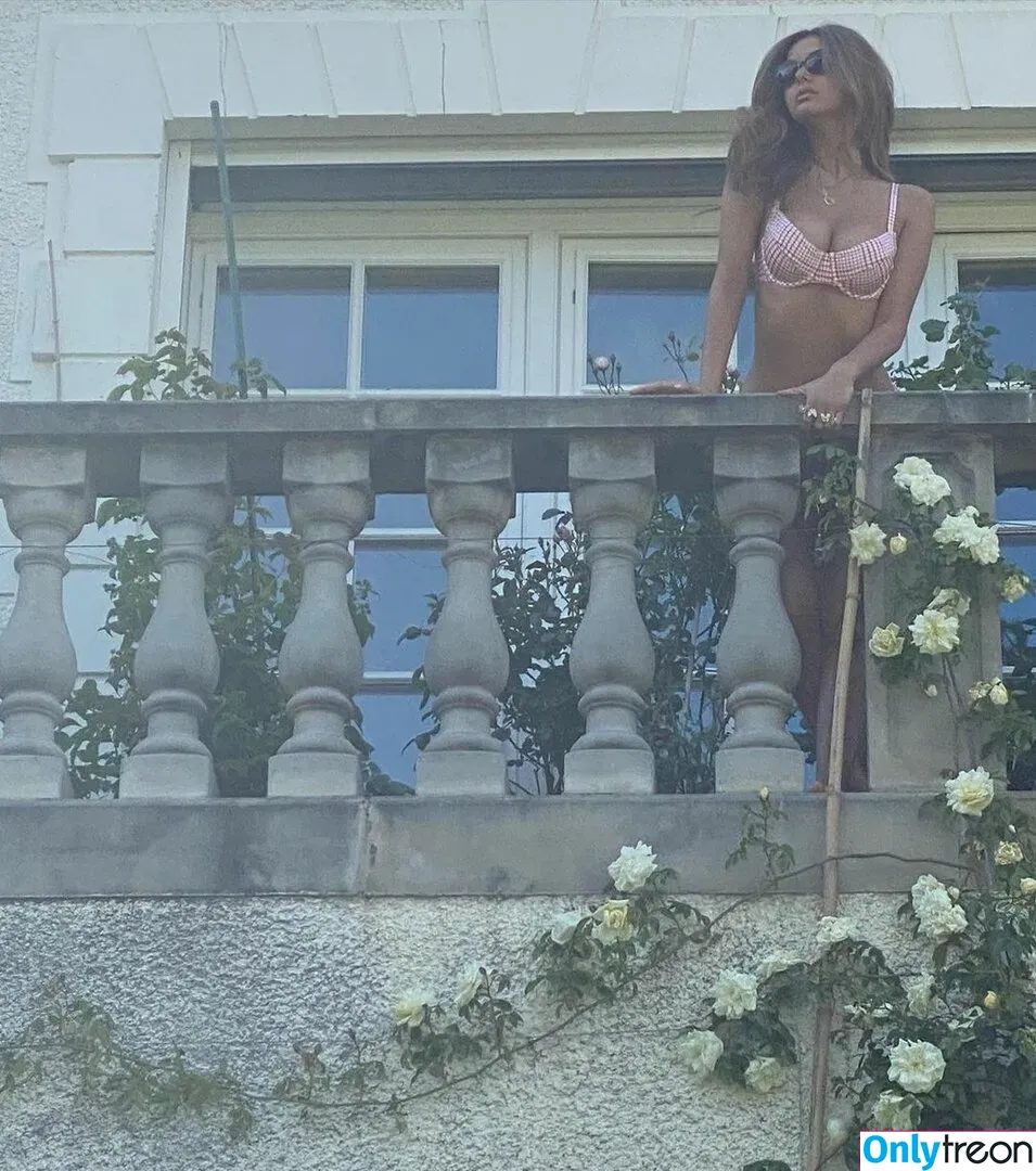 Zahia Dehar nude photo #0176 (zahiaofficiel)
