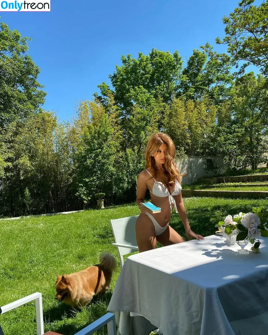 Zahia Dehar nude photo #0191 (zahiaofficiel)