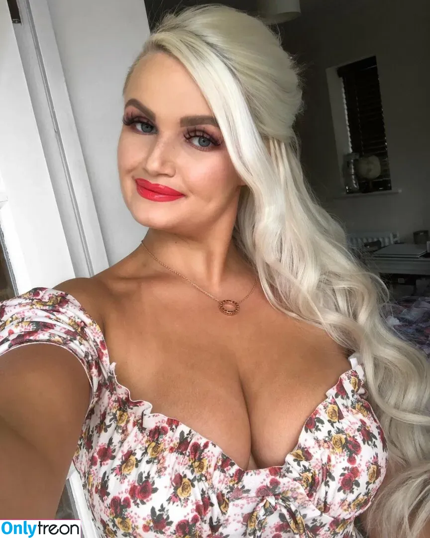 Zandra May nude photo #0010 (zandra.may / zandralee123)