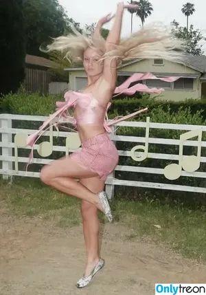 Zara Larsson / zaralarsson nude photo #1590