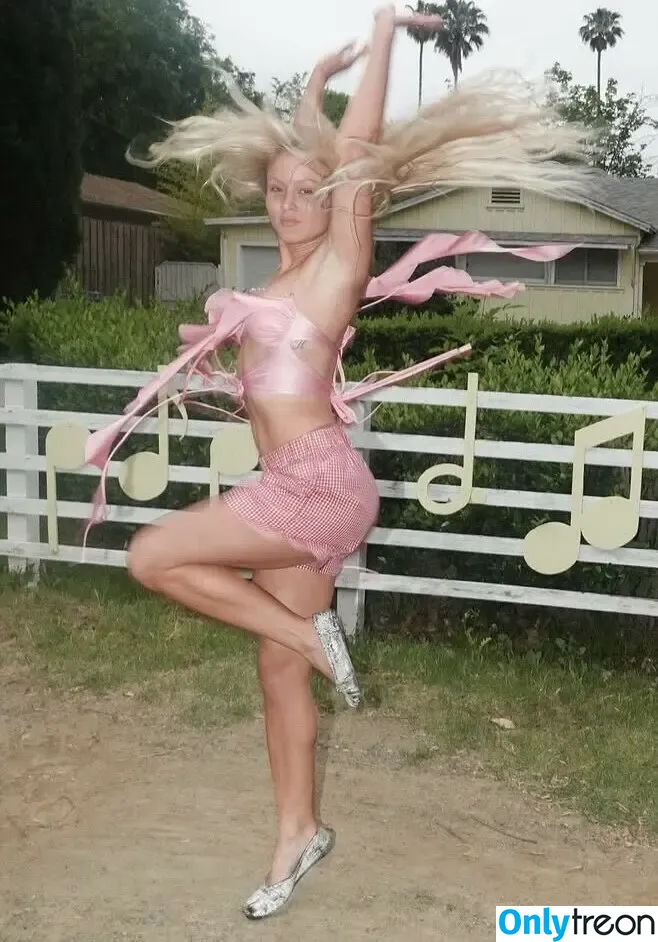 Zara Larsson nude photo #1590 (zaralarsson)