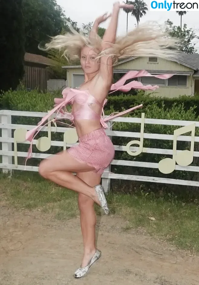 Zara Larsson nude photo #1598 (zaralarsson)