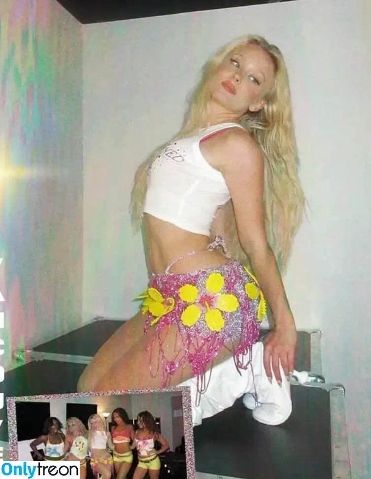 Zara Larsson nude photo #1675 (zaralarsson)