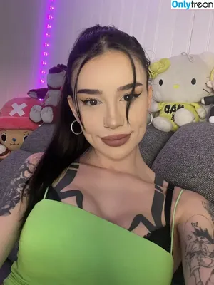 Zeliahxo / Female alien / zeliahxo_ nude photo #0131