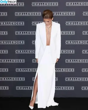 Zendaya nude photo #1761
