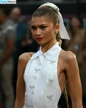 Zendaya nude photo #1847