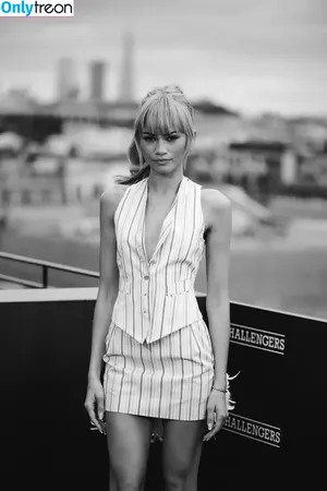 Zendaya nude photo #1878