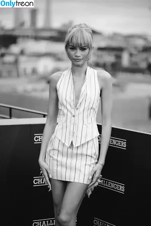 Zendaya nude photo #1879