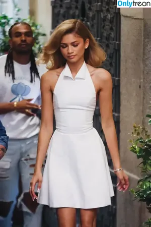 Zendaya nude photo #1937