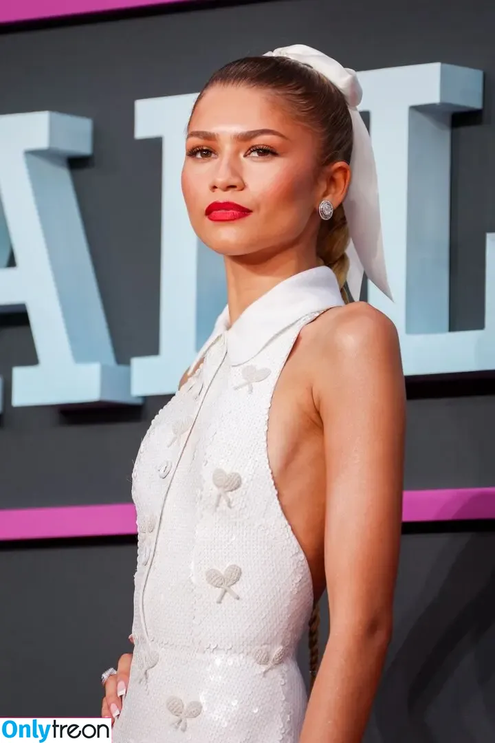 Zendaya nude photo #1808 (Zendaya)