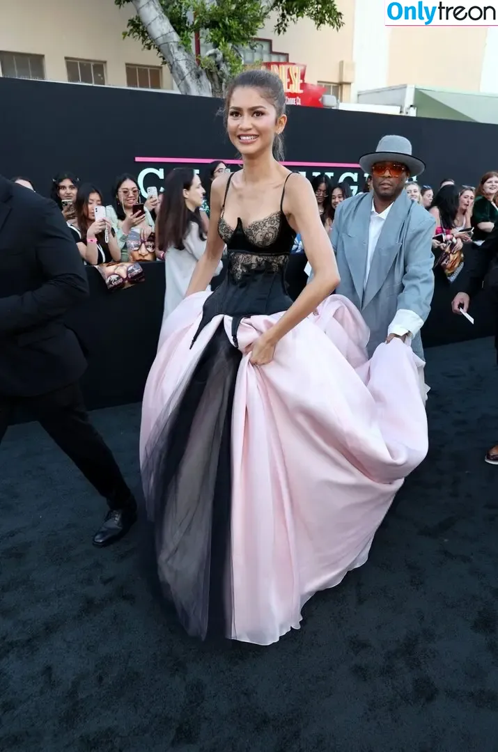 Zendaya nude photo #1994 (Zendaya)
